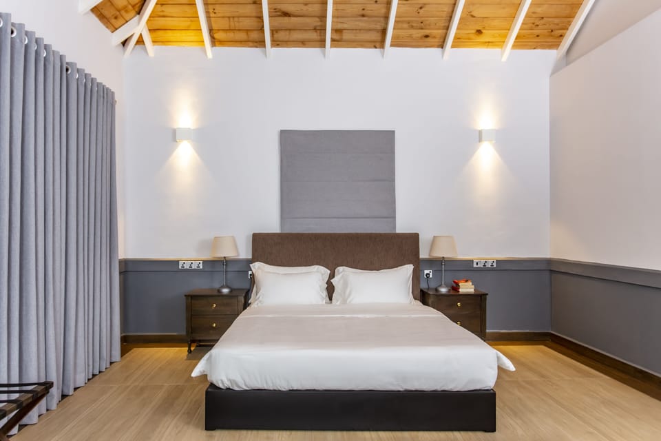 Standard Room | Premium bedding, in-room safe, desk, iron/ironing board