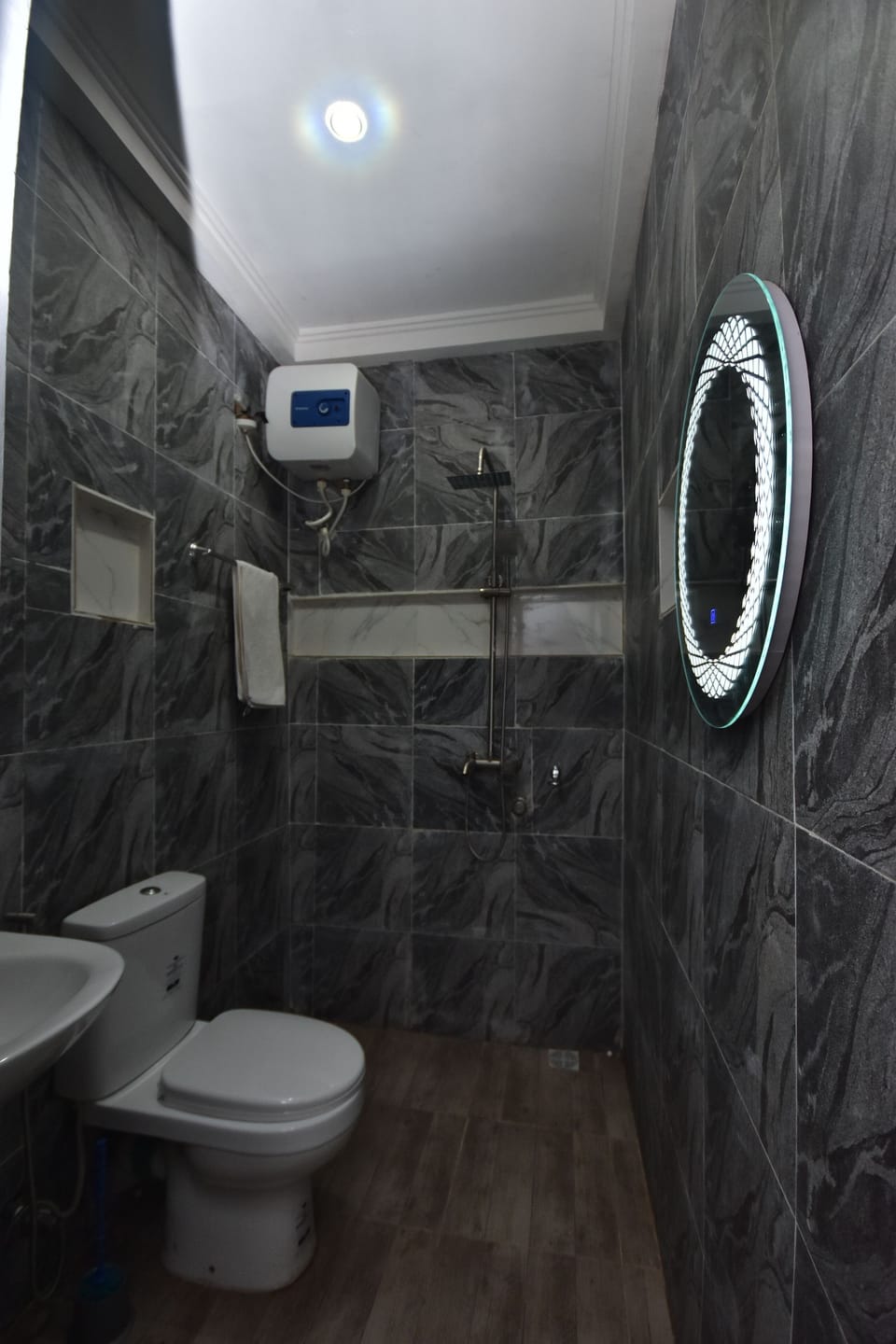 Standard Double Room, Mountain View | Bathroom | Shower, rainfall showerhead, free toiletries, hair dryer