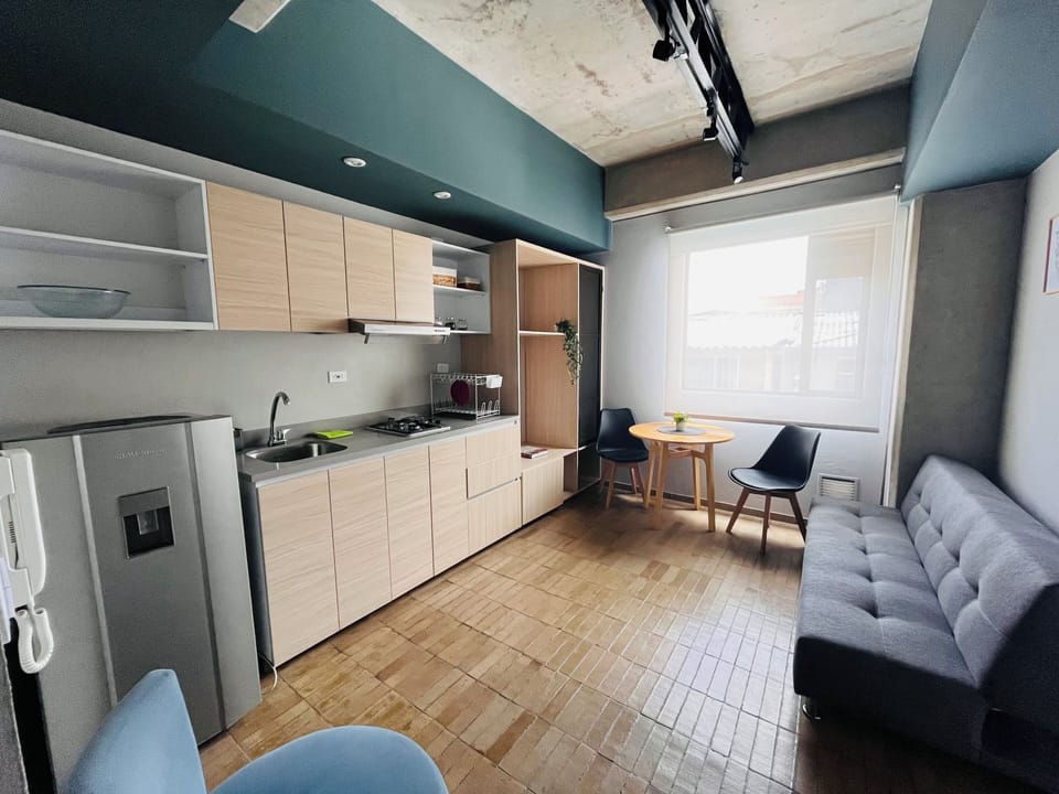 Elite Double Room | Private kitchen | Fridge, blender, cookware/dishes/utensils, cleaning supplies