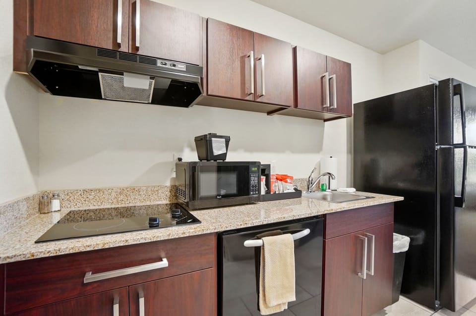 Desk, laptop workspace, iron/ironing board, free WiFi