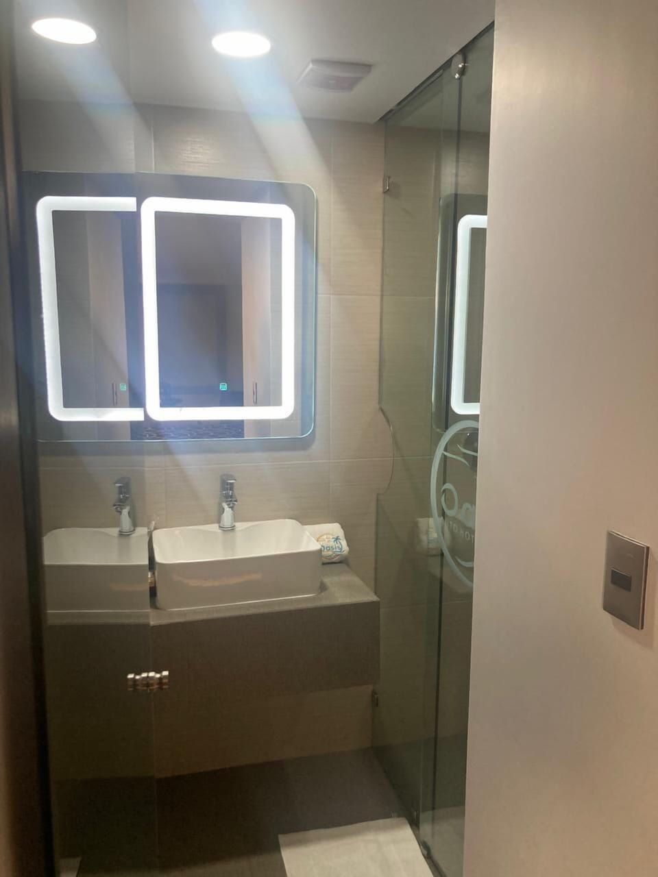 Business Room | Bathroom | Shower, hair dryer, towels, soap