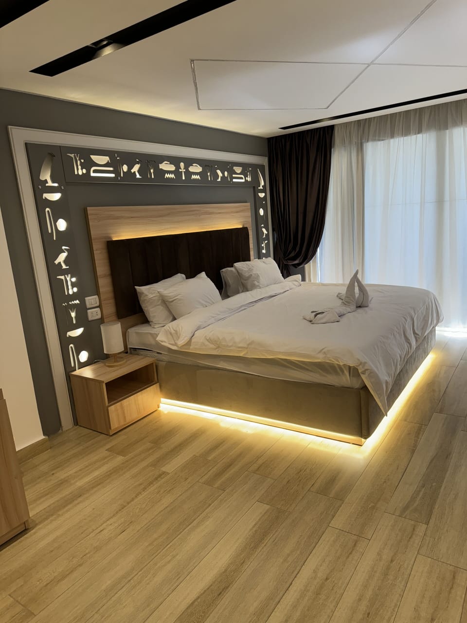 Luxury Suite | In-room safe, desk, free WiFi, bed sheets