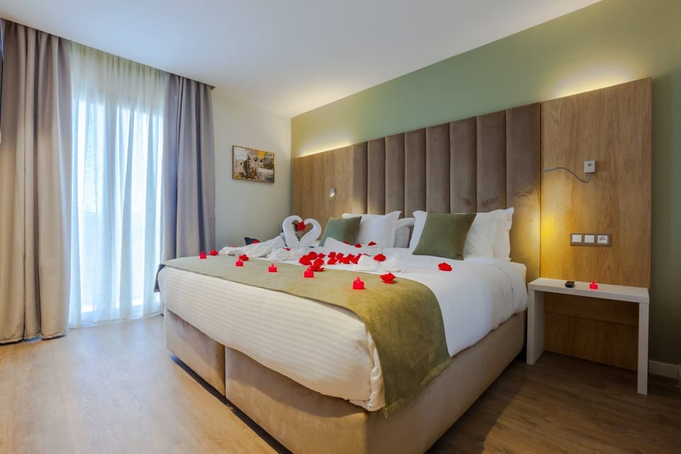 Premium bedding, minibar, in-room safe, laptop workspace