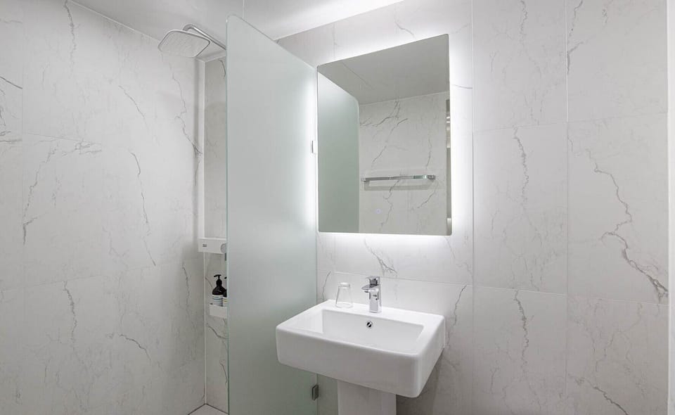 Standard Room | Bathroom