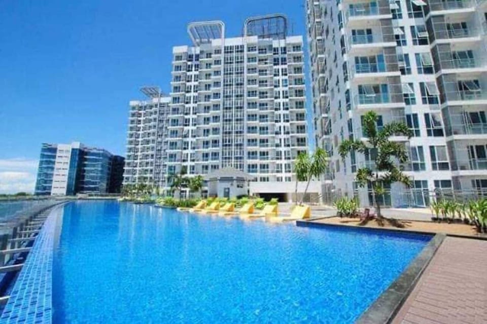 4 outdoor pools