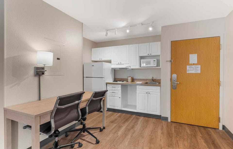 Deluxe Studio, Multiple Beds, Non Smoking | Private kitchen | Fridge, microwave, stovetop, dishwasher