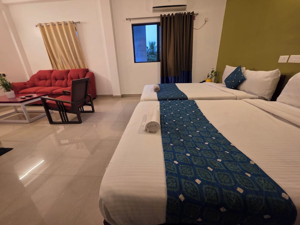 Deluxe Studio Suite | Egyptian cotton sheets, premium bedding, down comforters