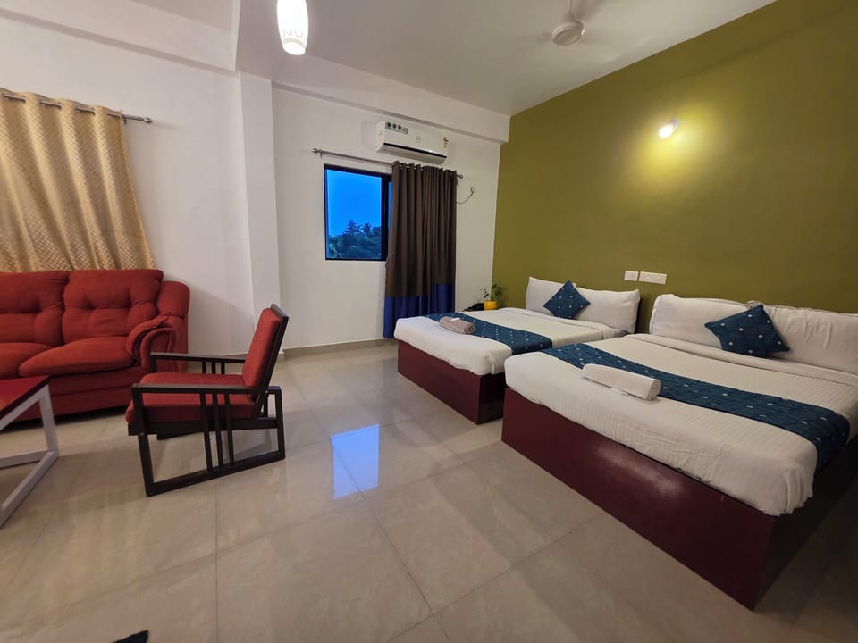 Deluxe Studio Suite | Egyptian cotton sheets, premium bedding, down comforters