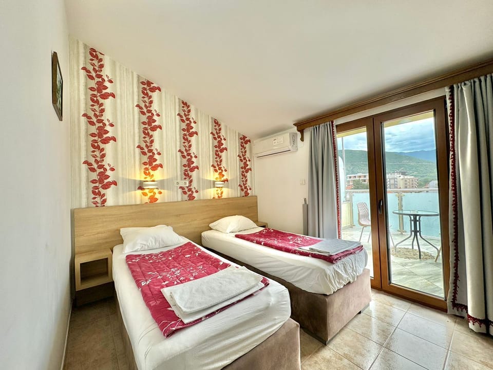 Classic Double or Twin Room | Premium bedding, laptop workspace, soundproofing, iron/ironing board