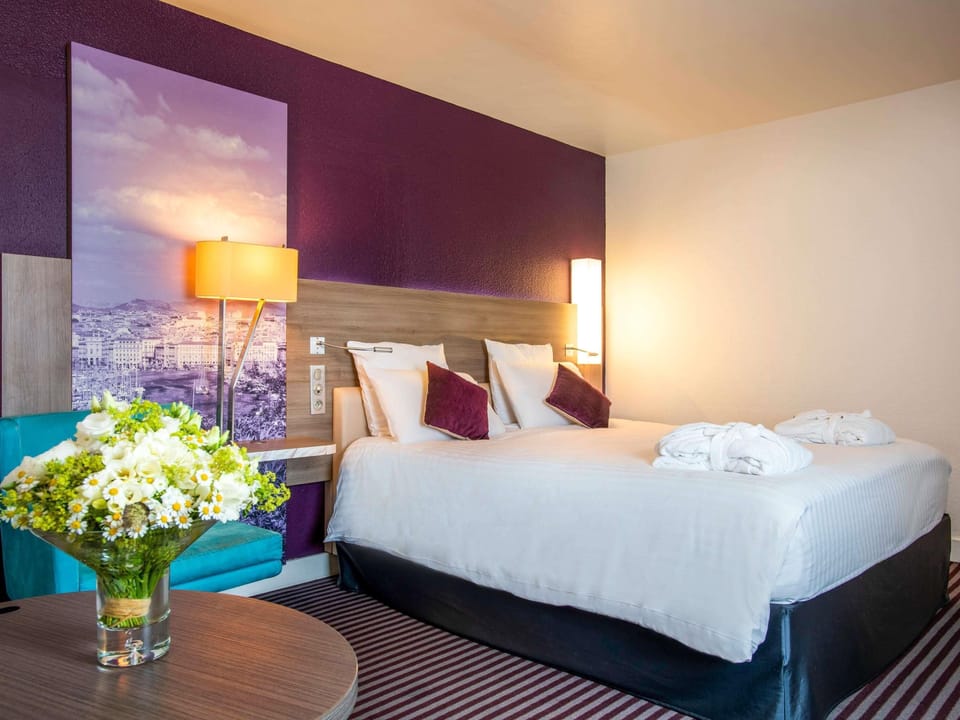 Privilege, Double Room, 1 Double Bed | Premium bedding, minibar, in-room safe, desk