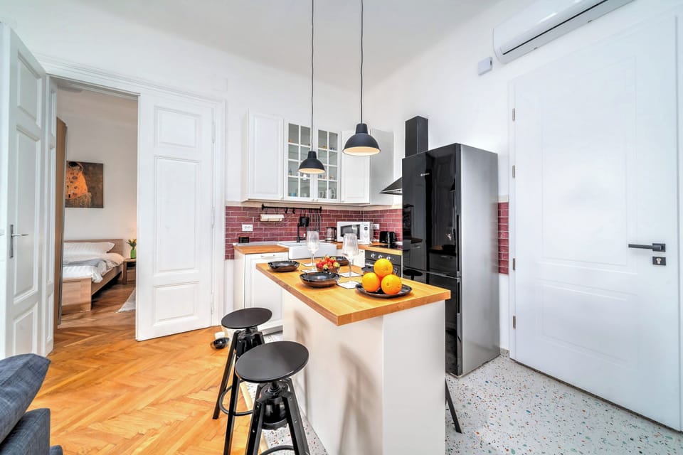 Family Apartment, 1 Bedroom, Microwave (City Soul Apartment) | Private kitchen