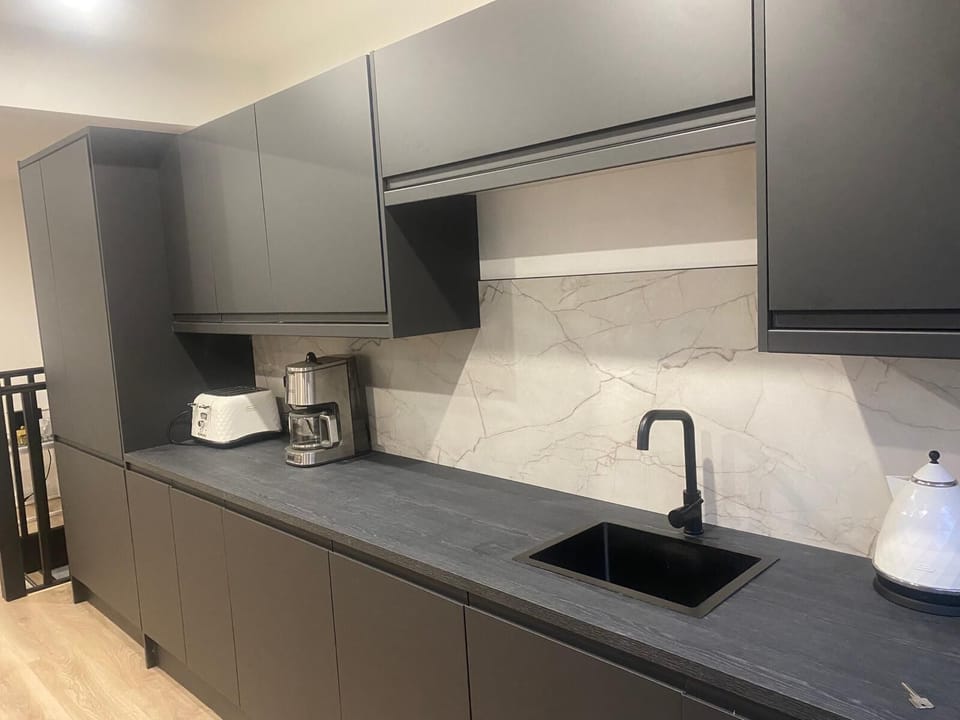 House | Private kitchen | Fridge, microwave, oven, stovetop