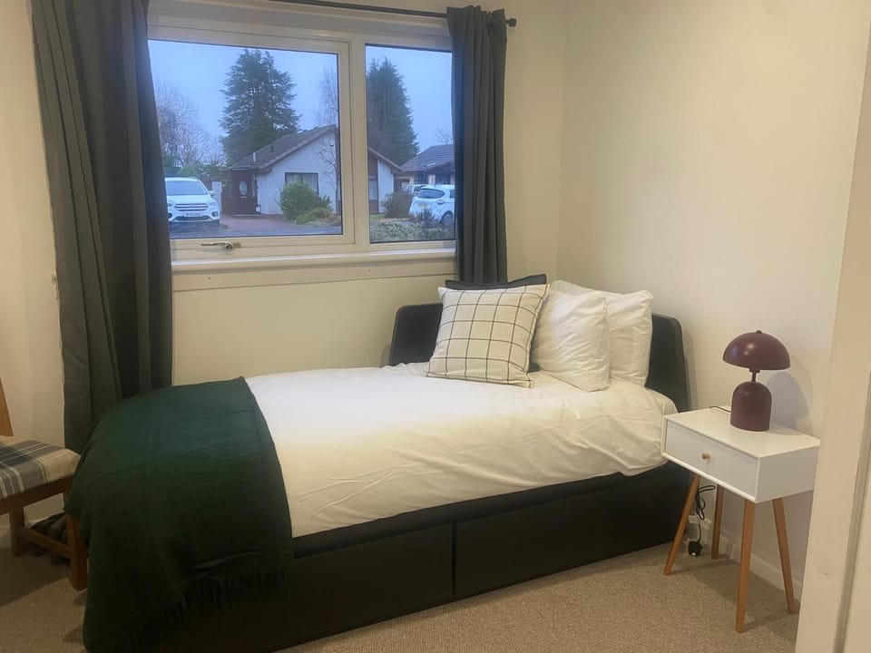 Sleeps7-parking-garden-patio House in Scotland