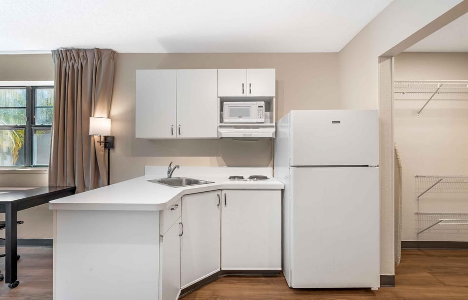 Full-size fridge, microwave, stovetop, coffee/tea maker