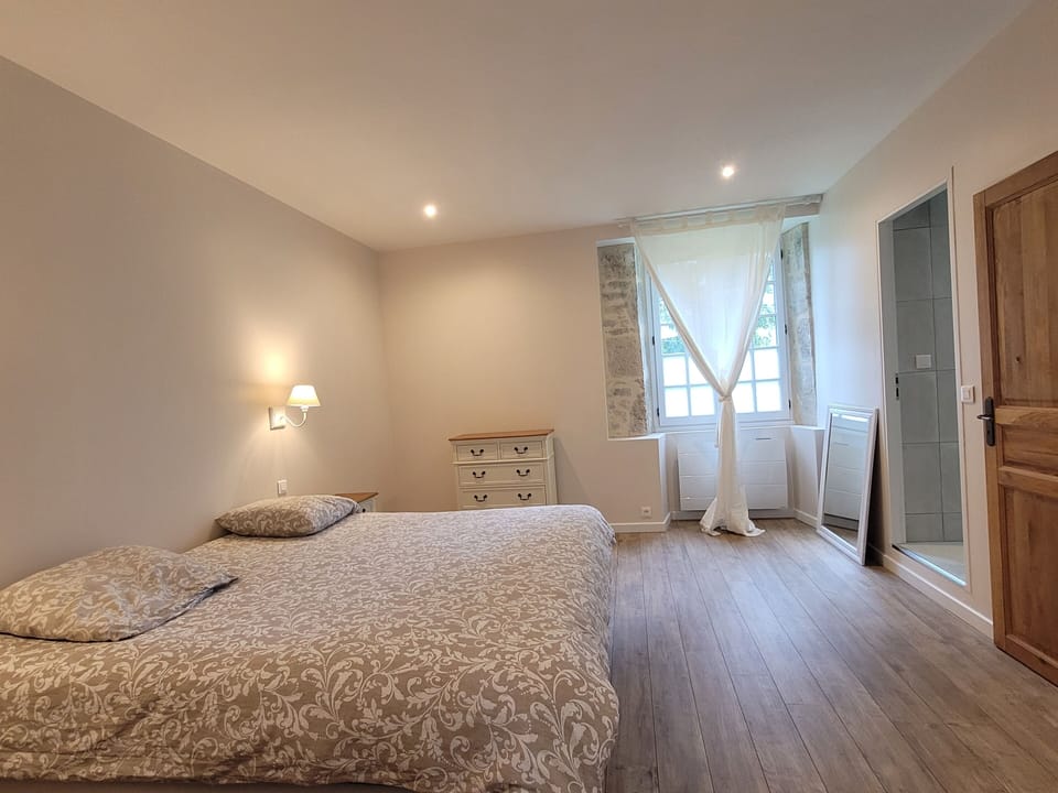Comfort Double Room | Individually furnished, blackout drapes, soundproofing, free WiFi
