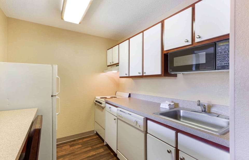 Deluxe Studio, 1 Queen Bed with Sofa bed, Non Smoking | Desk, WiFi (free), individually furnished, bed sheets