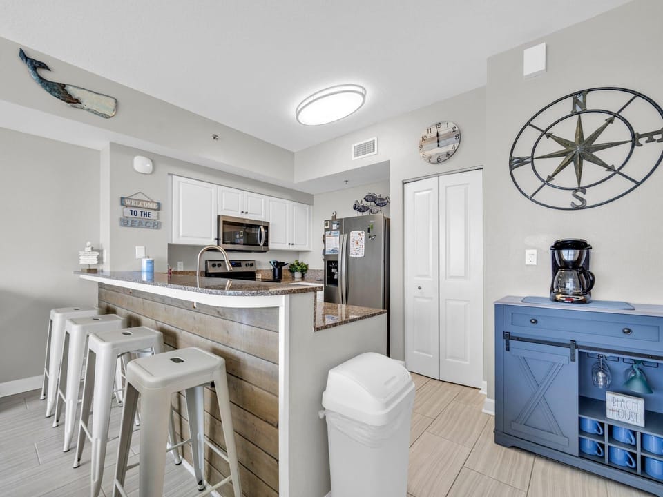 Condo, 1 King Bed with Sofa bed (Shores of Panama 1002) | Private kitchen | Oven, toaster