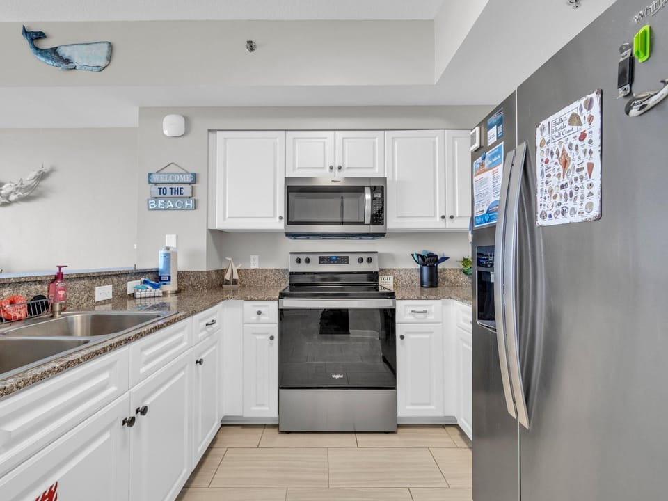 Condo, 1 King Bed with Sofa bed (Shores of Panama 1002) | Private kitchen | Oven, toaster