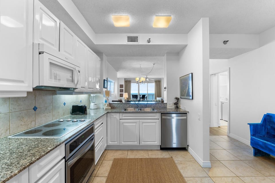 Condo, Multiple Beds (Beach Colony Tower 8B) | Private kitchen | Oven, toaster, paper towels