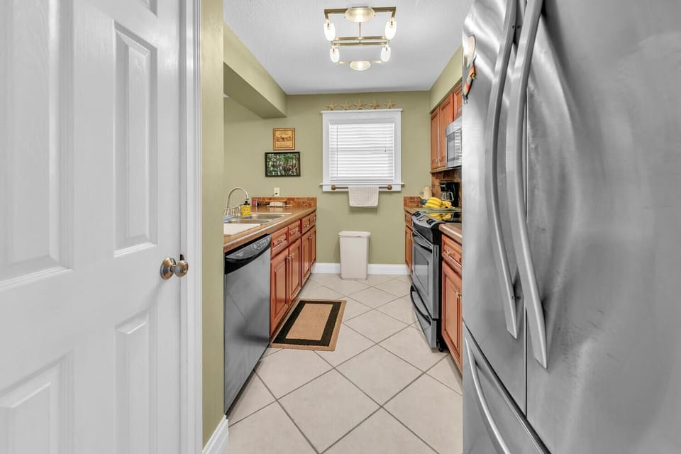 House, 1 Queen Bed with Sofa bed (Cassine Gardens 189) | Private kitchen | Oven, toaster
