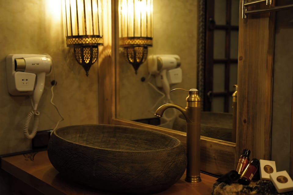 Deluxe Suite with Terrace | Bathroom | Slippers