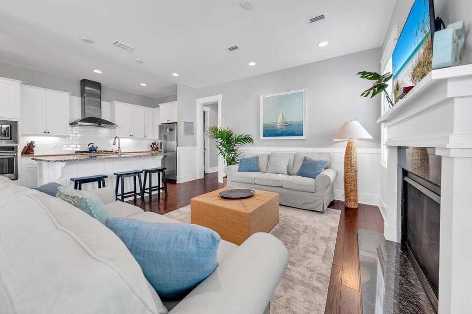House, Multiple Beds (Sail Away) | Living area | TV