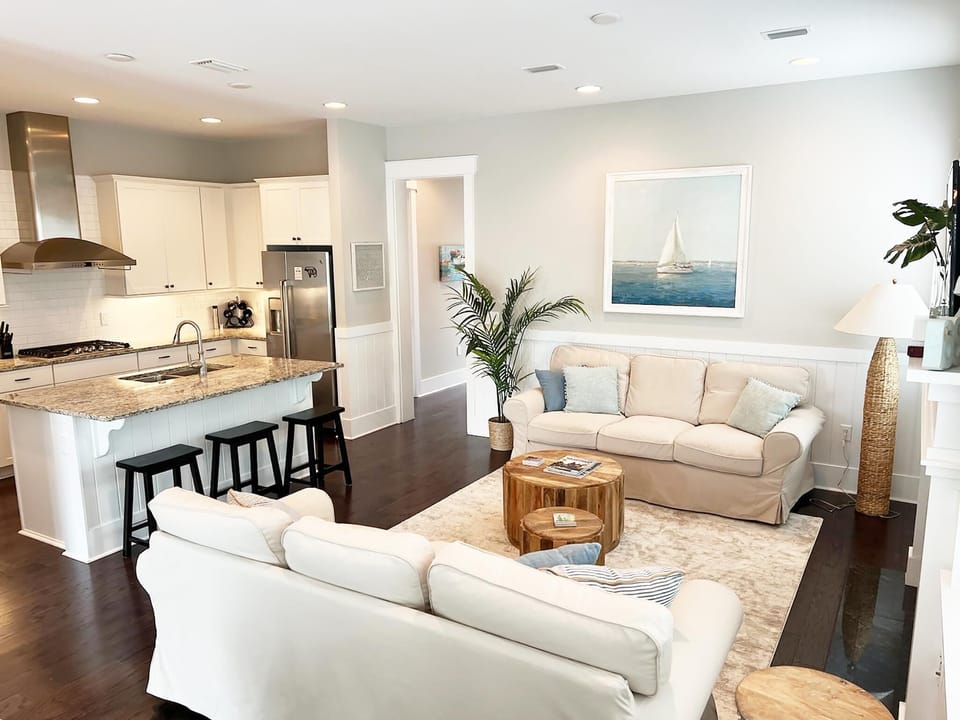 House, Multiple Beds (Sail Away) | Living area | TV