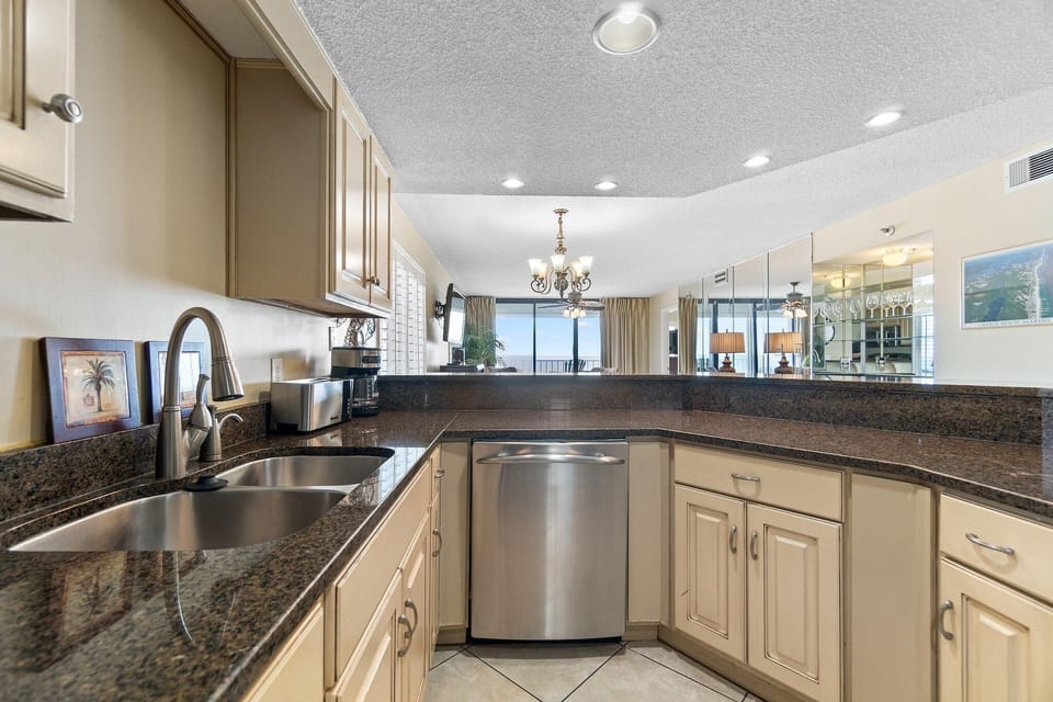 Condo, Multiple Beds (Summerchase 401) | Private kitchen | Oven, toaster, paper towels