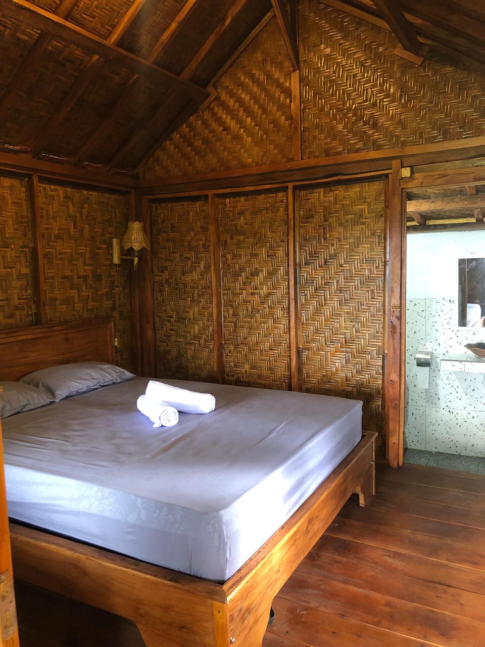 WiFi (free), bed sheets
