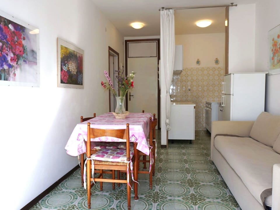 Apartment | Dining