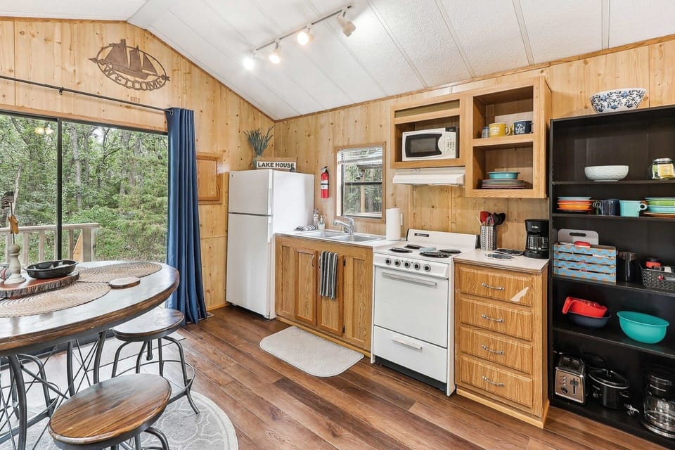 Cabin, 1 Bedroom | Private kitchen | Coffee/tea maker, fridge, oven, toaster