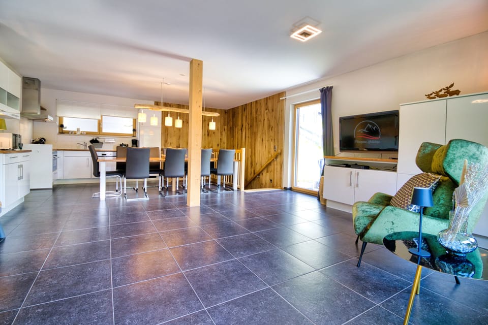 Comfort Duplex, Mountain View | Living area | Flat-screen TV