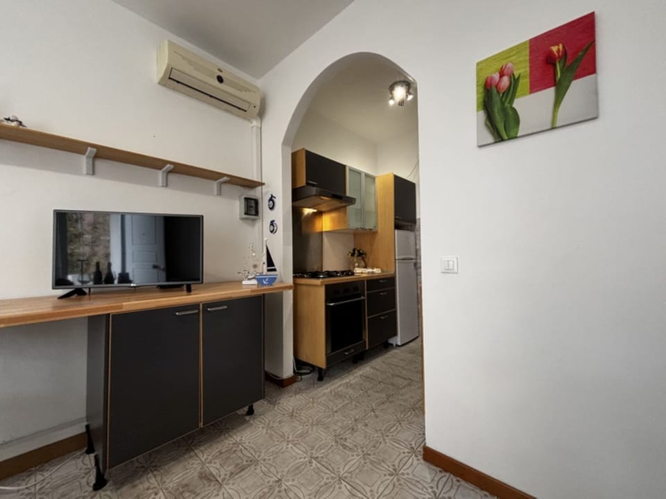 Apartment, 2 Bedrooms, Balcony, Garden View | Room amenity
