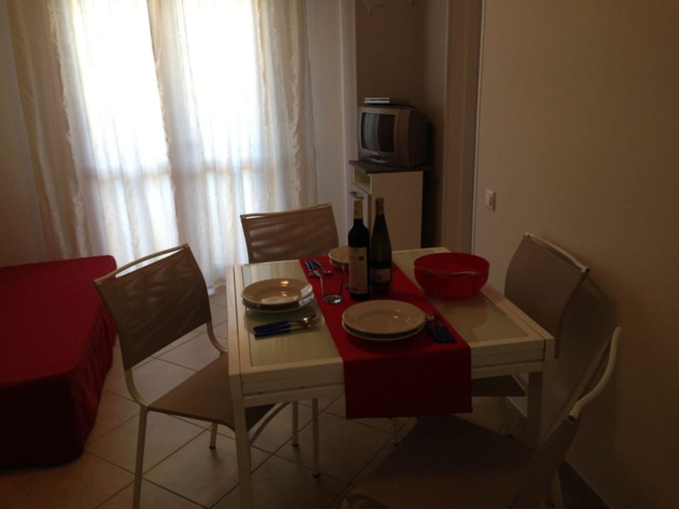 Apartment, 2 Bedrooms, Balcony | Dining room