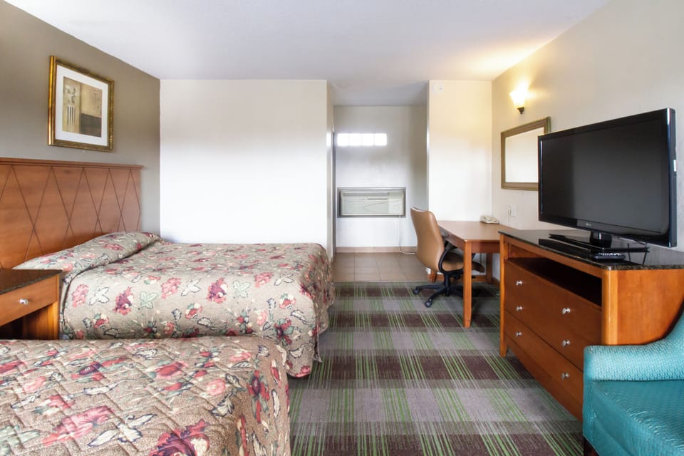 Double Room | Desk