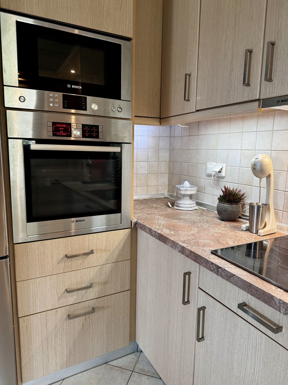 Family House | Private kitchen | Microwave, oven, electric kettle, highchair
