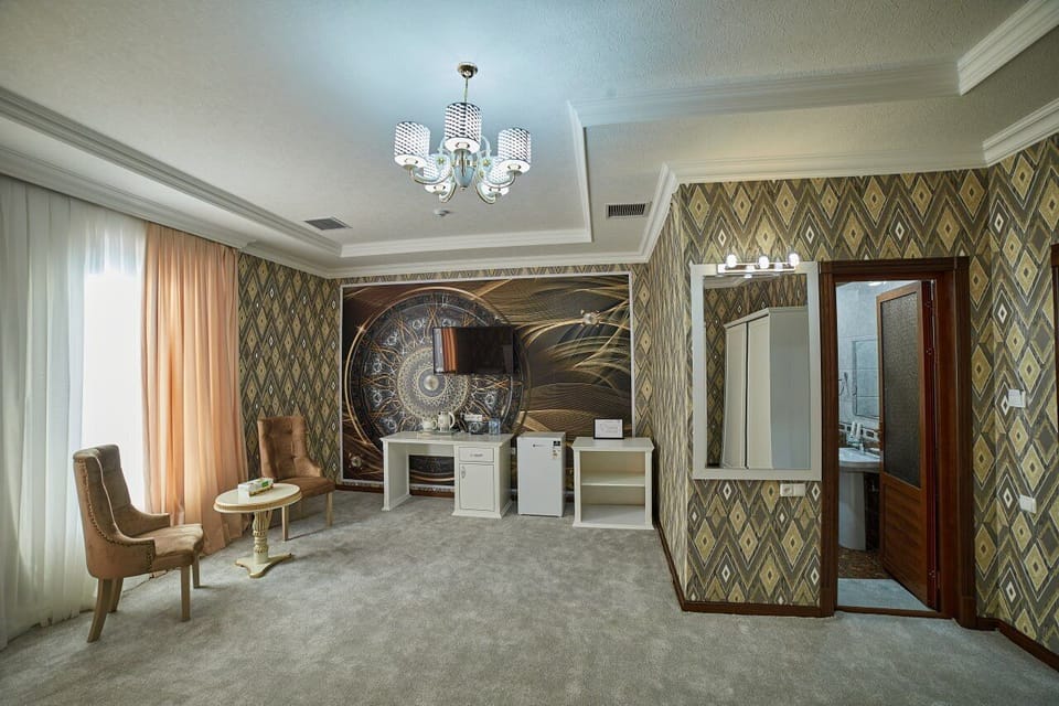 Standard Double or Twin Room | Desk, laptop workspace, iron/ironing board, WiFi (free)