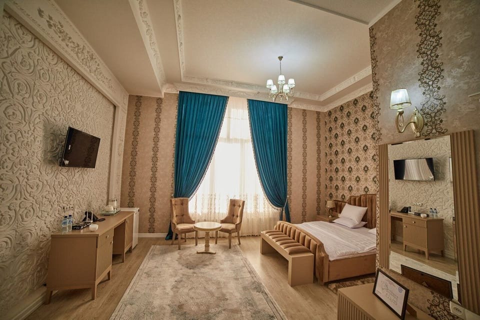 Luxury Double Room | Desk, laptop workspace, iron/ironing board, WiFi (free)