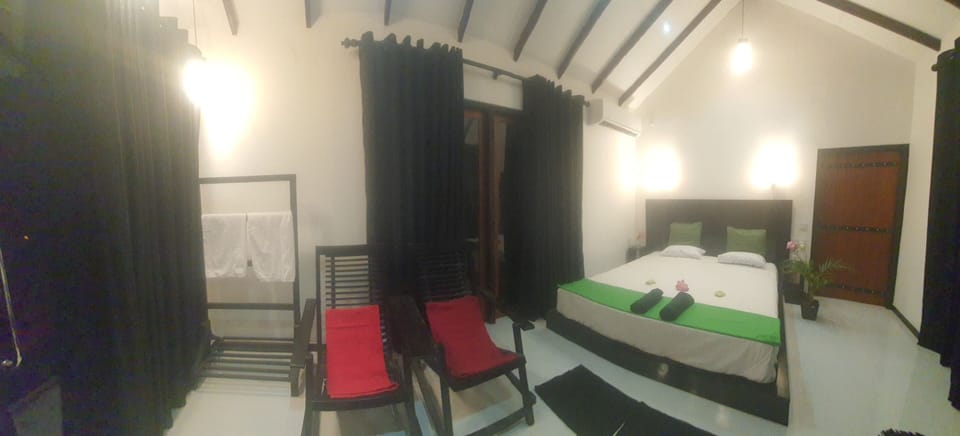 Luxury Double Room | Desk, laptop workspace, blackout drapes, iron/ironing board