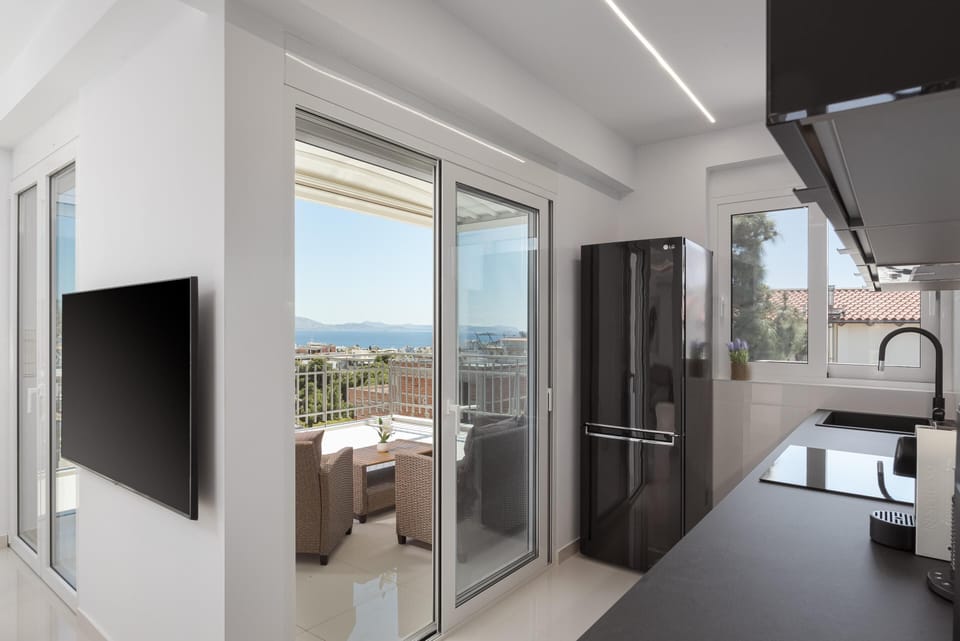 Comfort Apartment | Private kitchen | Full-size fridge, microwave, oven, stovetop