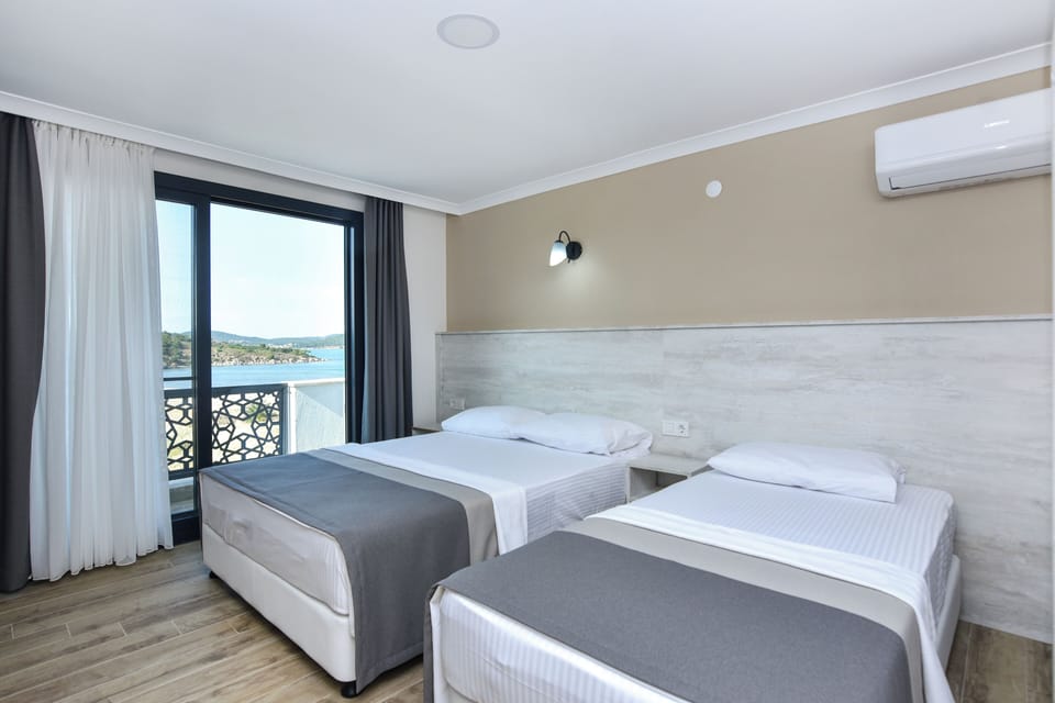 Family Room, Beach View | WiFi (free)