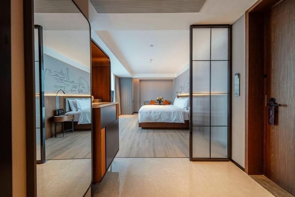 Business Deluxe King | Living area | Smart TV, smart speakers
