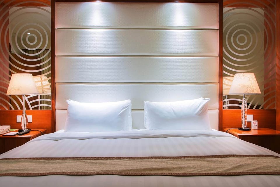 Minibar, in-room safe, desk, iron/ironing board