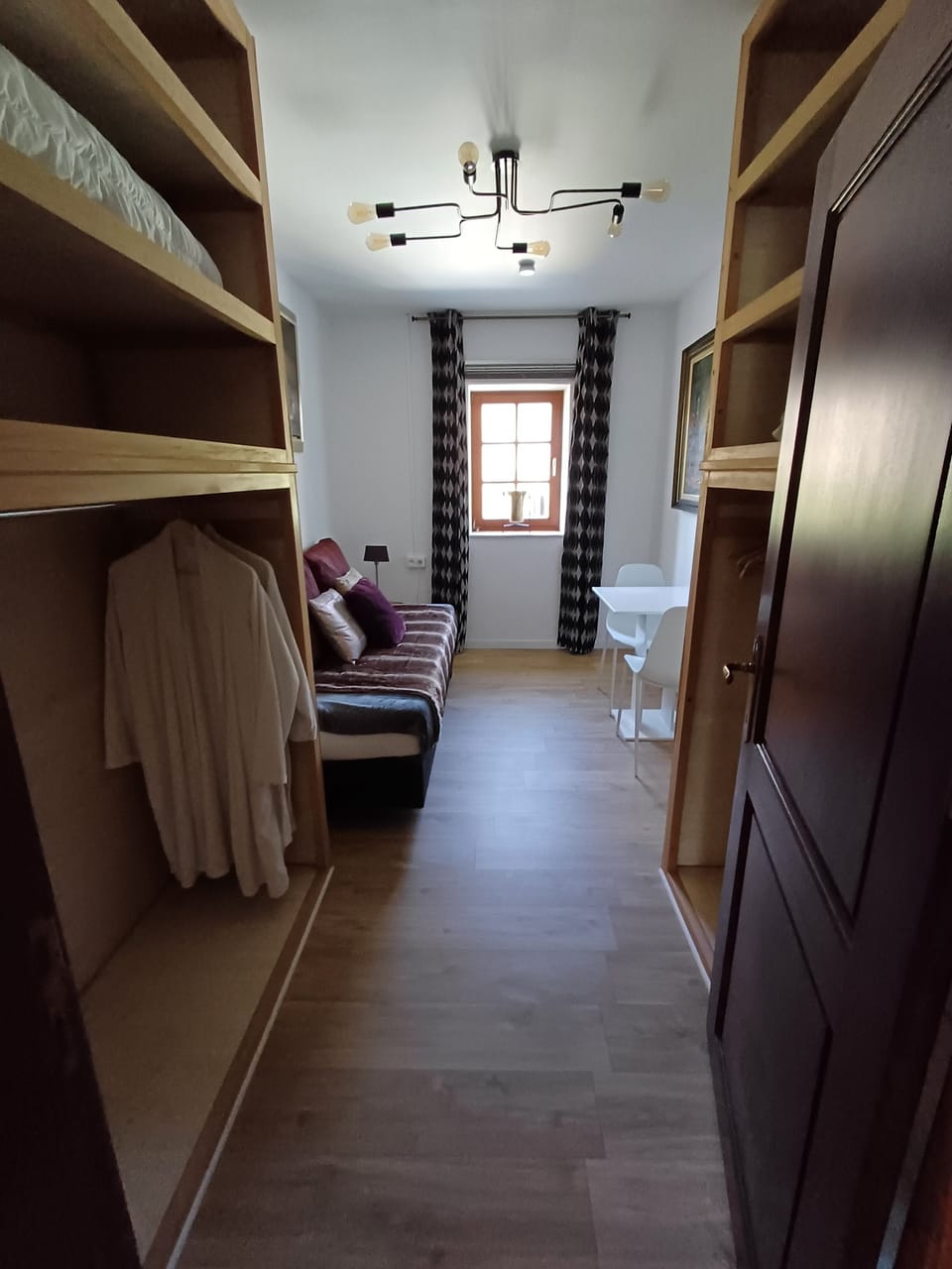 Deluxe Suite | Soundproofing, WiFi (free)