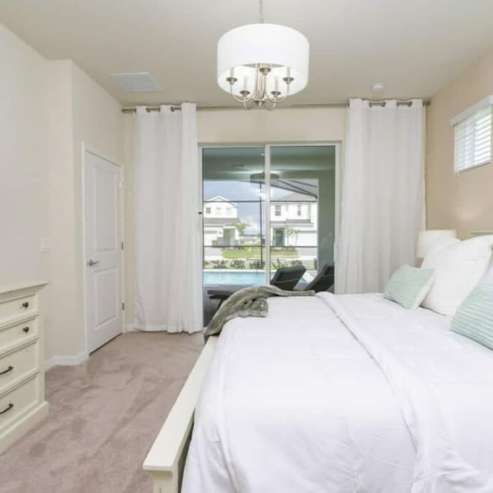 House | 5 bedrooms, iron/ironing board, high-speed internet