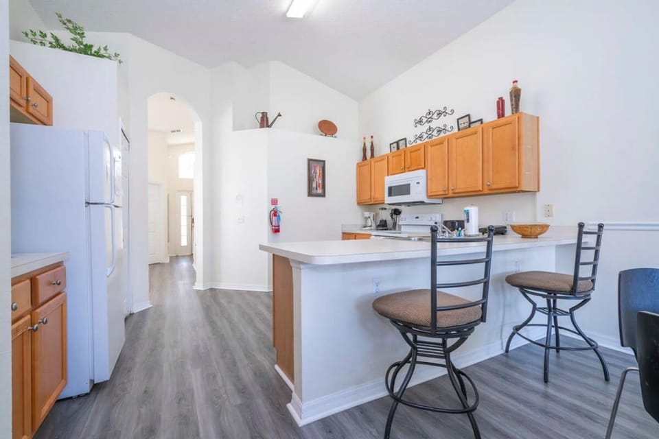 House | 5 bedrooms, iron/ironing board, high-speed internet