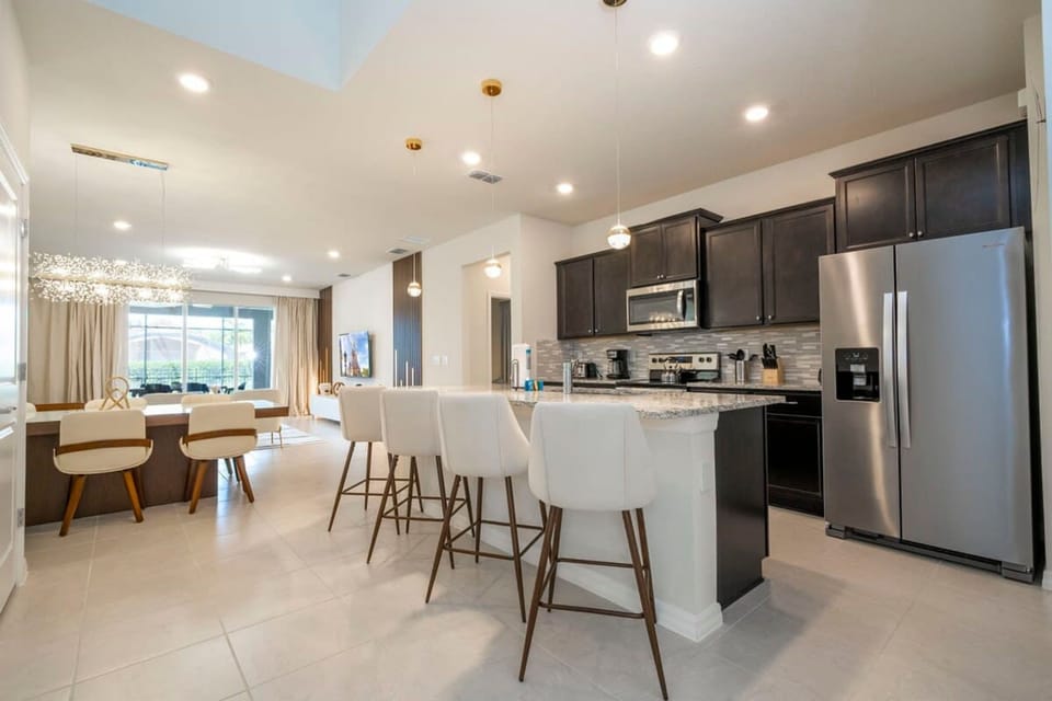 House | 7 bedrooms, iron/ironing board, high-speed internet
