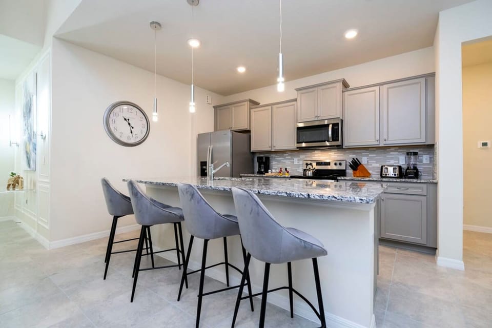 House | 7 bedrooms, iron/ironing board, high-speed internet