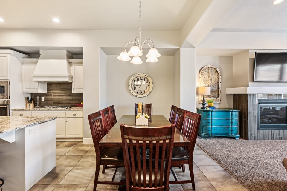 Townhome, 4 Bedrooms | Dining