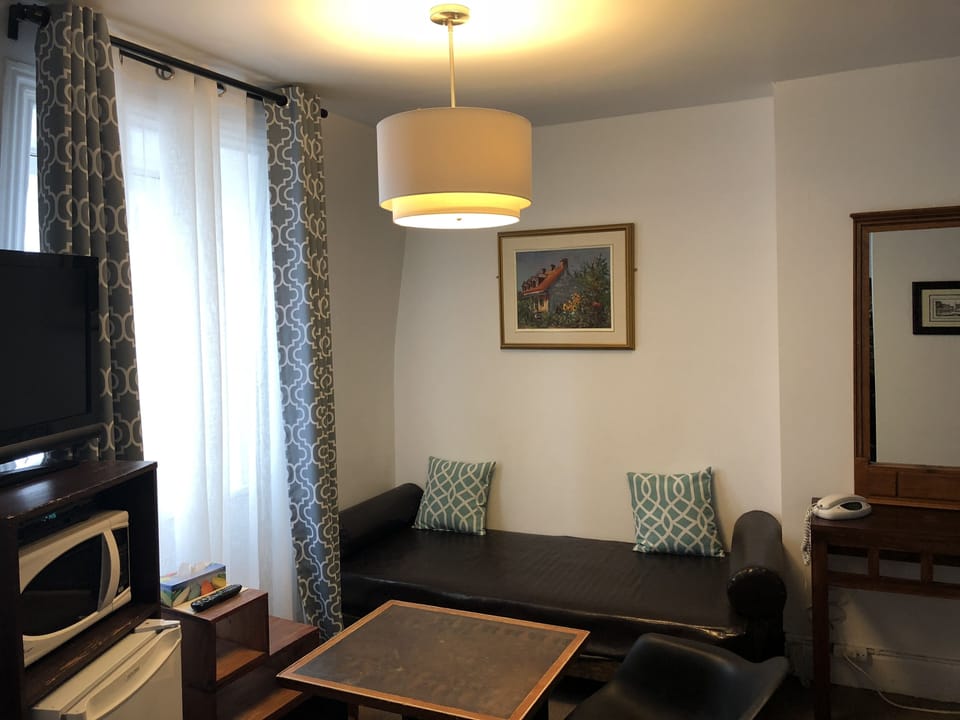 Classic Room, 2 Double Beds | Free WiFi, bed sheets